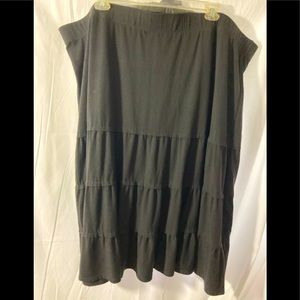 Skirt black the Avenue, size 4X. Flared bottom